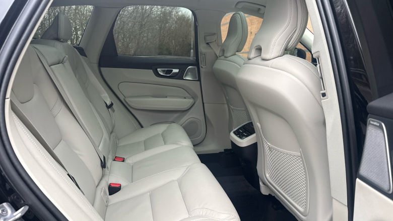 Volvo XC60 2.0 B5P Ultimate Dark 5dr AWD Geartronic Petrol Estate